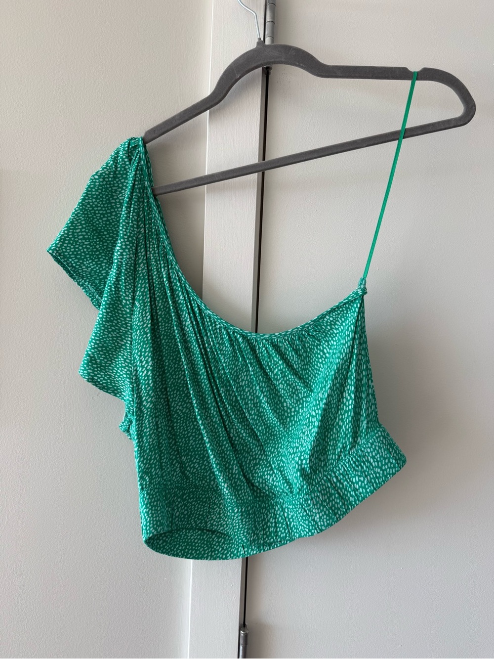 Steve Madden Emerald One-Shoulder Ruffle Crop Top